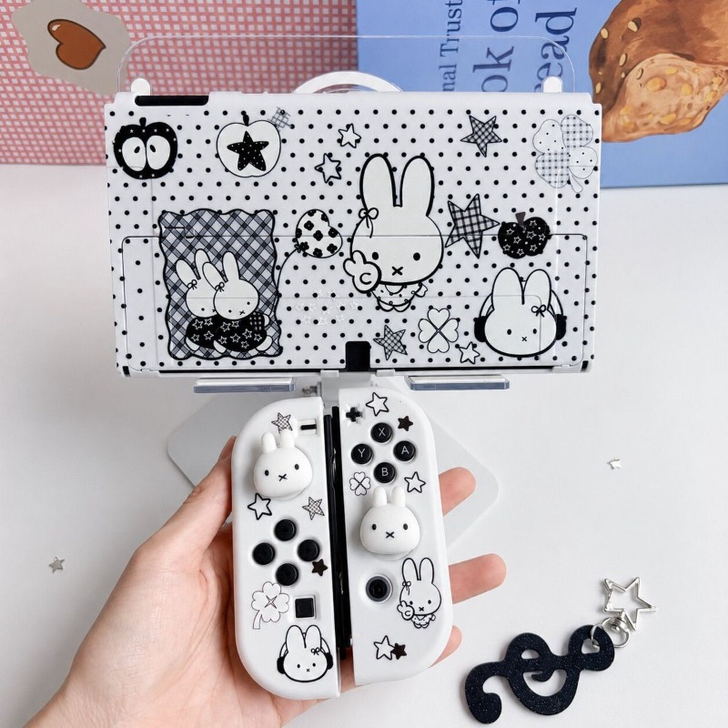 Gaming Console And - Urocze etui ochronne z motywem Miffy